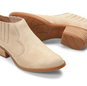 NWOT Born Suede Natural Sand Ankle Booties